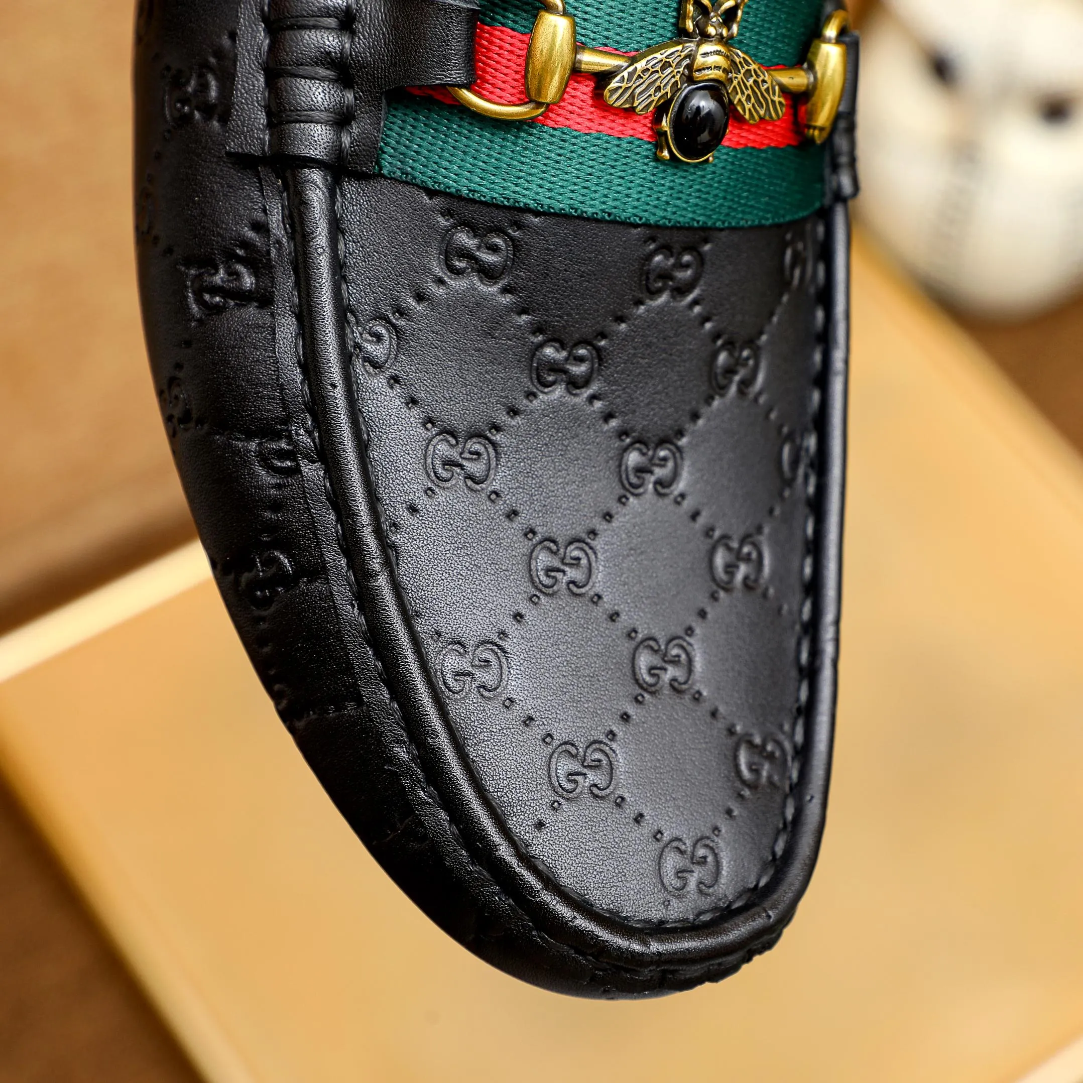Factory price 380🕷🕷[GUCCI] Gucci's new men's fashion casual slip-on shoes🇨🇳Official website original 1:1 mold opening💯The first layer is made of Italian cowhide🎋🐷Leather lining, original quality, fine workmanship☘Rubber wear-resistant and non-slip outsole, comfortable to wear🌴High-end atmosphere, versatile style, worth owning🍉 Black optional! Code number 38-44 (45.46.47. Can be customized)